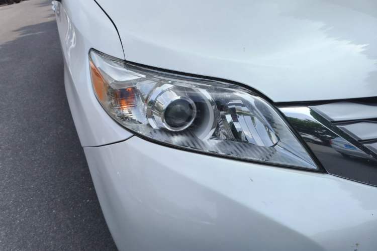 Used Toyota SIENNA 2014 3.5L Four-Wheel Drive LE U.S. Specification Right Front Headlight