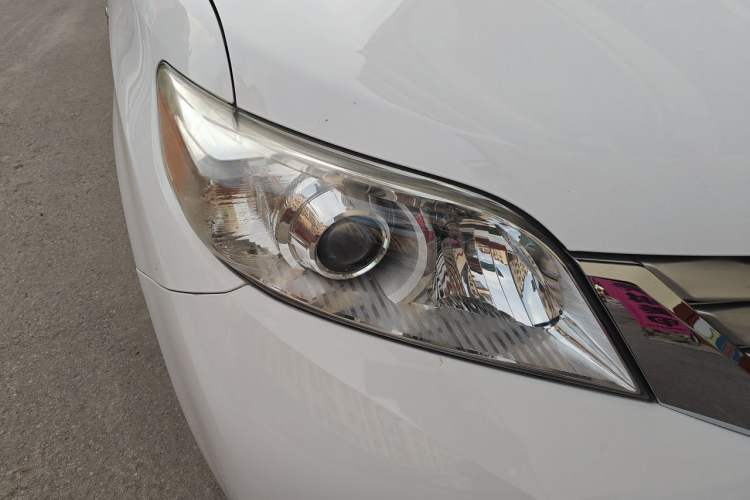 Used Toyota SIENNA  Right Front Headlight