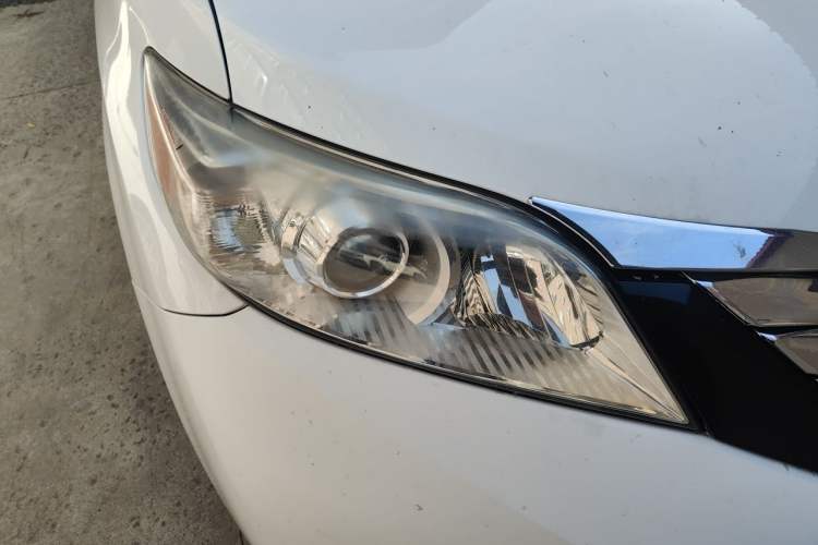 Used Toyota SIENNA  Right Front Headlight