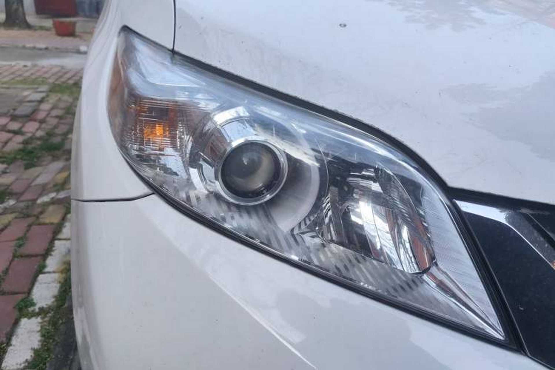 Used Toyota SIENNA  Right Front Headlight