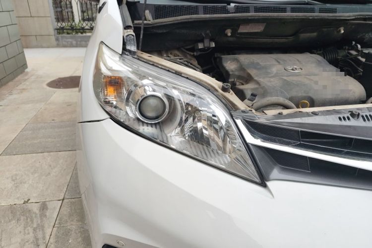 Used Toyota SIENNA  Right Front Headlight
