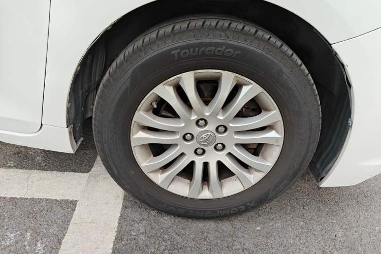 Used Toyota SIENNA  Right Front Wheel Hub