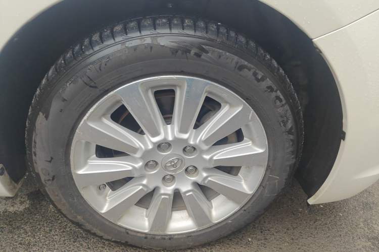 Used Toyota SIENNA 2014 3.5L Four-Wheel Drive LE U.S. Specification Right Front Wheel Hub