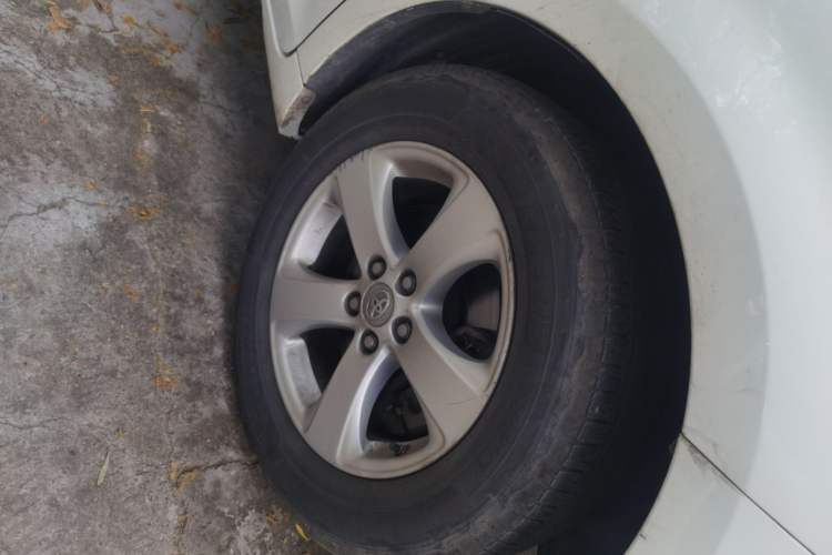 Used Toyota SIENNA 2014 3.5L Sienna LE Two-Wheel-Drive Version Right Front Wheel Hub
