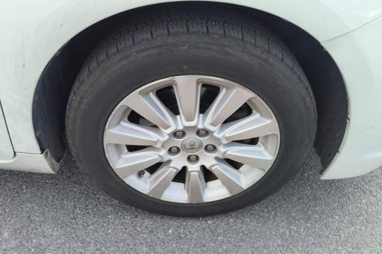 Used Toyota SIENNA 2014 3.5L Four-Wheel Drive LE U.S. Specification Right Front Wheel Hub