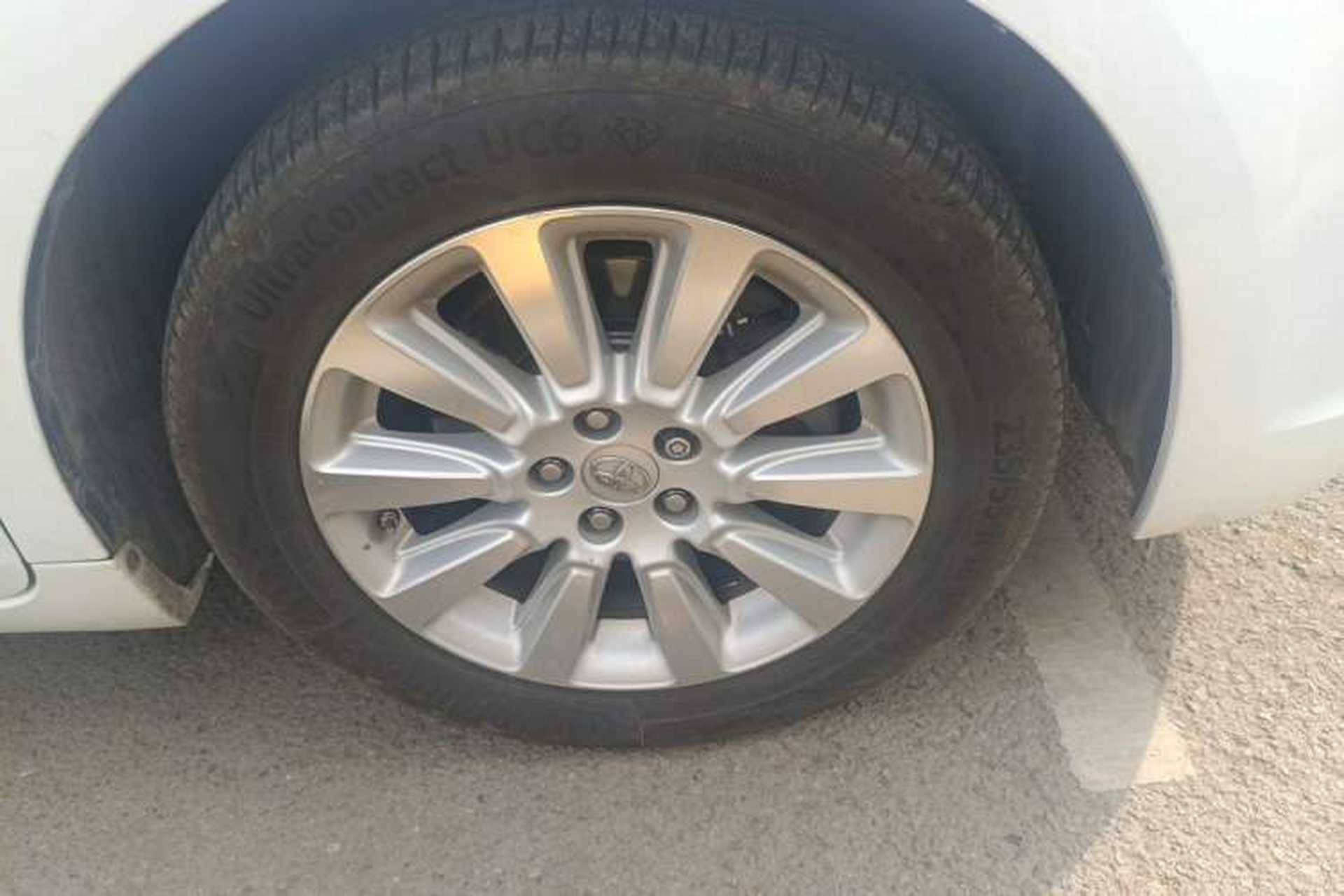 Used Toyota SIENNA  Right Front Wheel Hub