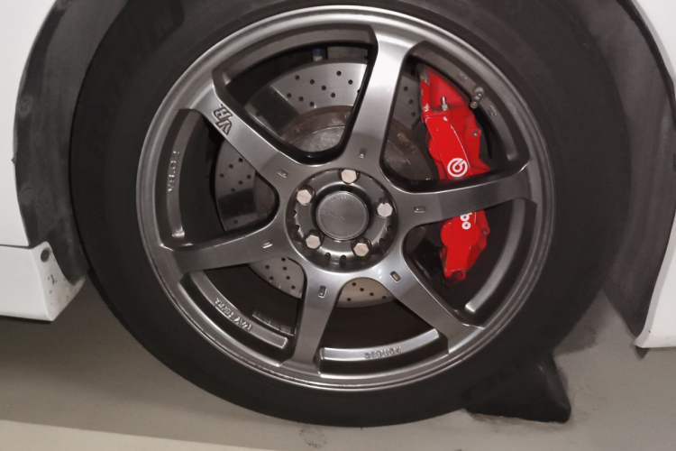 Used Toyota SIENNA  Right Front Wheel Hub