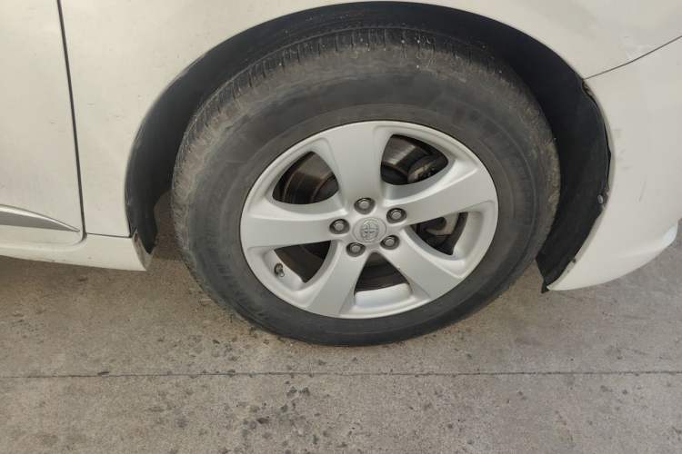Used Toyota SIENNA  Right Front Wheel Hub