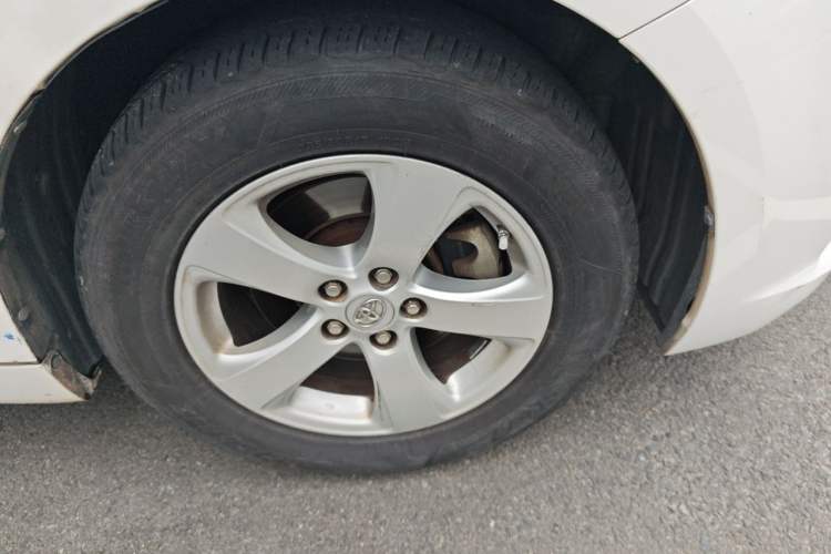 Used Toyota SIENNA 2014 3.5L Sienna LE Two-Wheel-Drive Version Right Front Wheel Hub