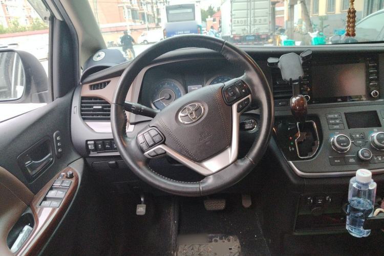 Used Toyota SIENNA 2014 3.5L Sienna Limited 4x4 Edition Steering Wheel
