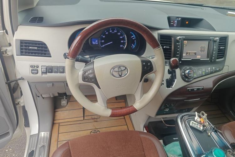 Used Toyota SIENNA 2014 3.5L Four-Wheel Drive LE U.S. Specification Steering Wheel