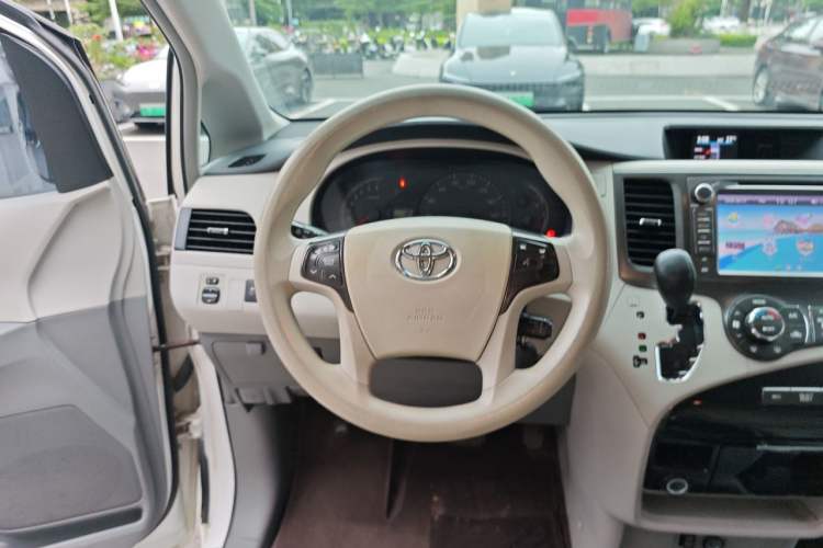 Used Toyota SIENNA 2014 3.5L Sienna LE Two-Wheel-Drive Version Steering Wheel