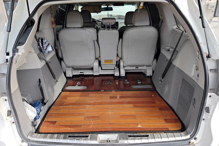 Used Toyota SIENNA  Trunk
