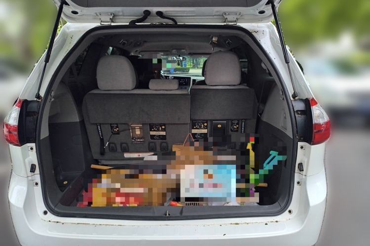 Used Toyota SIENNA  Trunk