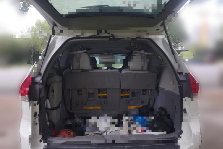 Used Toyota SIENNA 2014 3.5L Sienna LE Two-Wheel-Drive Version Trunk