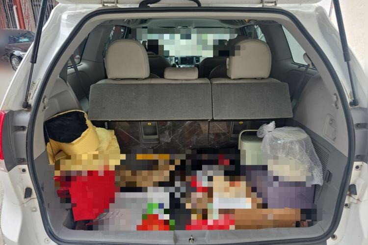 Used Toyota SIENNA  Trunk
