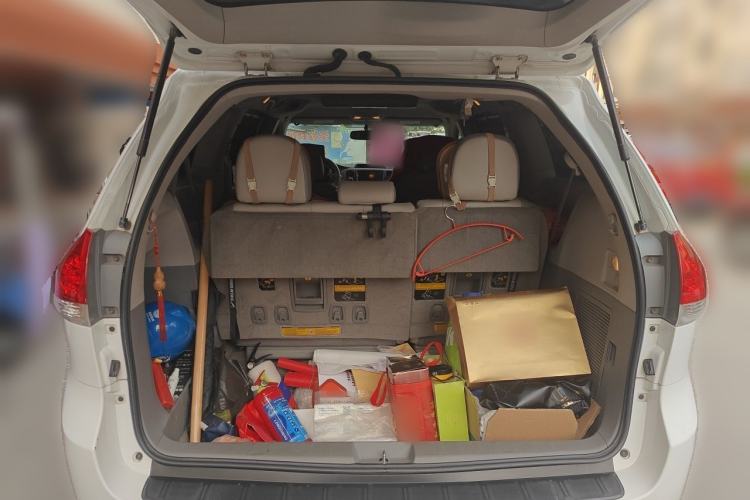Used Toyota SIENNA  Trunk