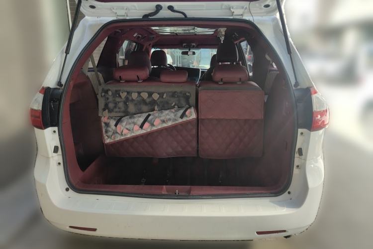 Used Toyota SIENNA  Trunk