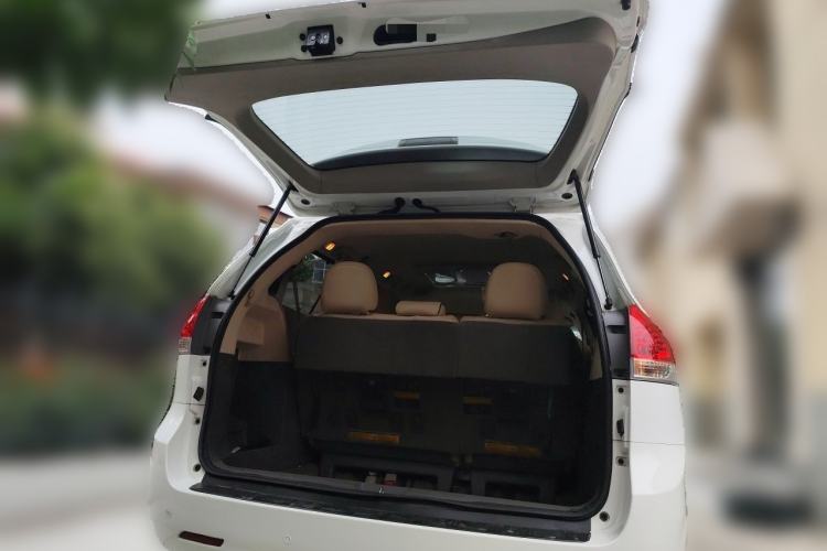 Used Toyota SIENNA  Trunk