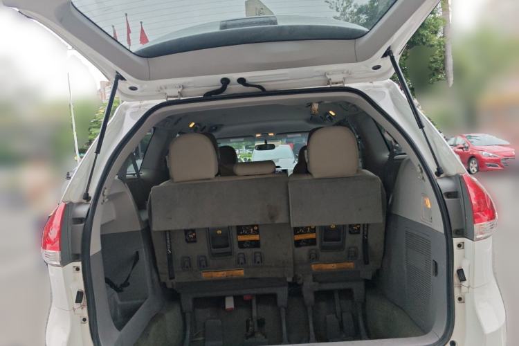 Used Toyota SIENNA 2014 3.5L Sienna LE Two-Wheel-Drive Version Trunk