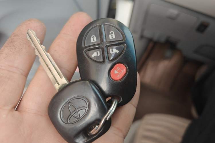 Used Toyota SIENNA  Vehicle Key
