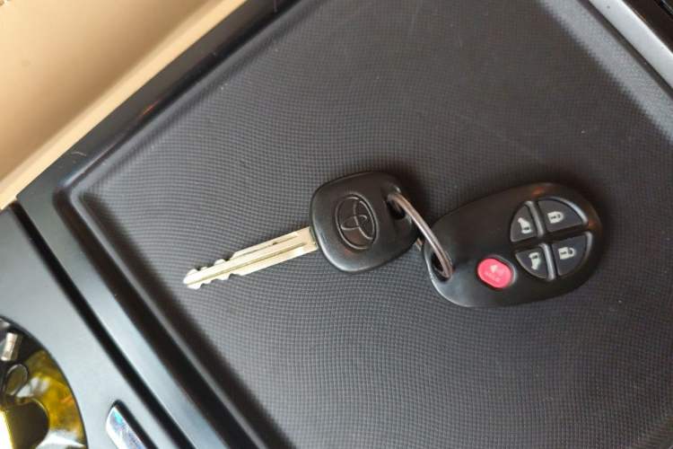 Used Toyota SIENNA  Vehicle Key