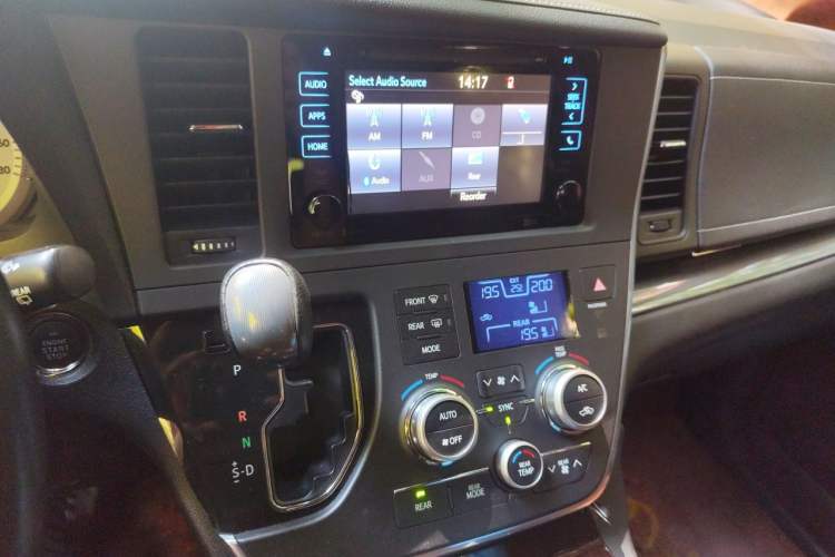 Used Toyota SIENNA 2015 3.5L Two-Wheel Drive L Version—U.S. Specification Audio And AC Panel