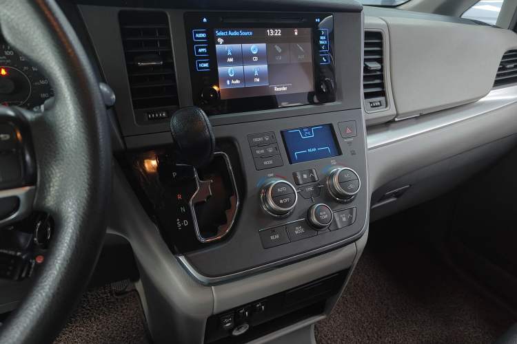 Used Toyota SIENNA 2015 3.5L Automatic 7-Seater Parallel Import Audio And AC Panel