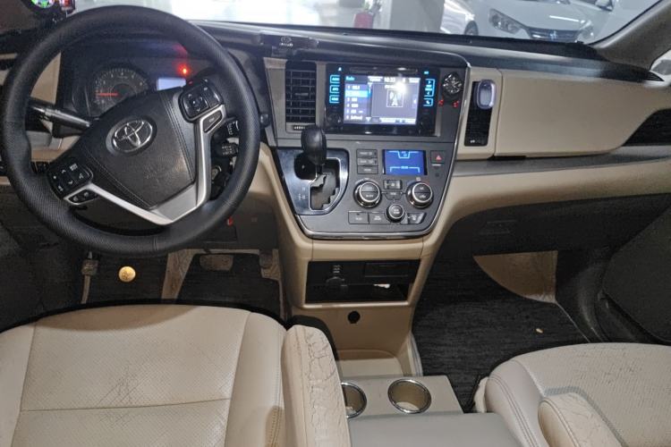 Used Toyota SIENNA 2015 3.5L Two-Wheel Drive LE Center Console