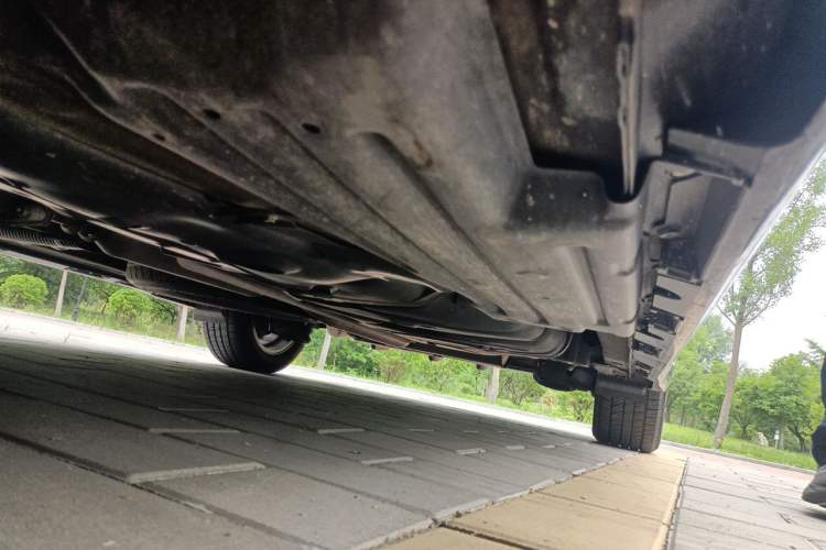 Used Toyota SIENNA 2015 3.5L Two-Wheel Drive LE Chassis Front Left