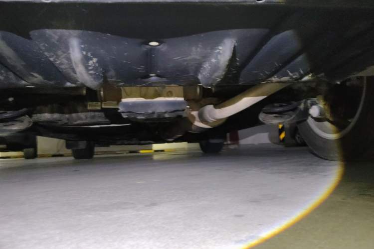 Used Toyota SIENNA 2015 3.5L Four-Wheel Drive L Chassis Rear