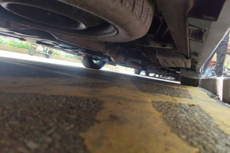 Used Toyota SIENNA 2015 3.5L Two-Wheel Drive L Version—U.S. Specification Chassis Rear Right