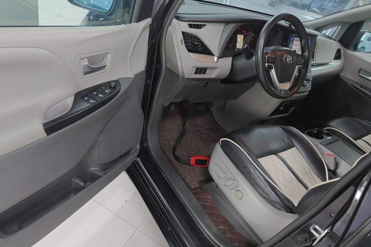 Used Toyota SIENNA 2015 3.5L Automatic 7-Seater Parallel Import Driver Seat