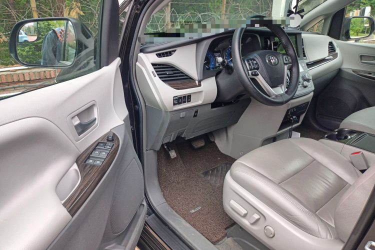 Used Toyota SIENNA 2015 3.5L Two-Wheel Drive LE Driver Seat