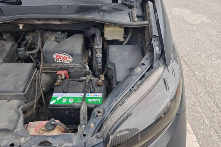 Used Toyota SIENNA 2015 3.5L Two-Wheel Drive LE Engine Bay Left
