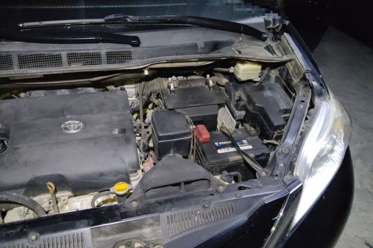 Used Toyota SIENNA 2015 3.5L Four-Wheel Drive L Engine Bay Left