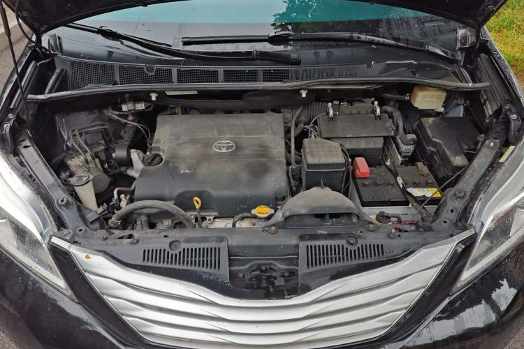 Used Toyota SIENNA 2015 3.5L Automatic 7-Seater Parallel Import Engine Bay