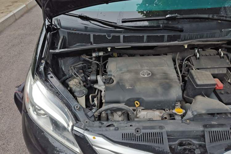 Used Toyota SIENNA 2015 3.5L Automatic 7-Seater Parallel Import Engine Bay Right
