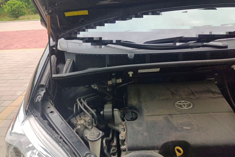 Used Toyota SIENNA 2015 3.5L Two-Wheel Drive LE Engine Bay Right