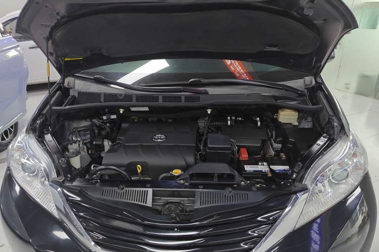 Used Toyota SIENNA 2015 3.5L Automatic 7-Seater Parallel Import Engine Bay