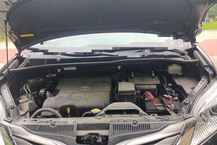 Used Toyota SIENNA 2015 3.5L Two-Wheel Drive LE Engine Bay