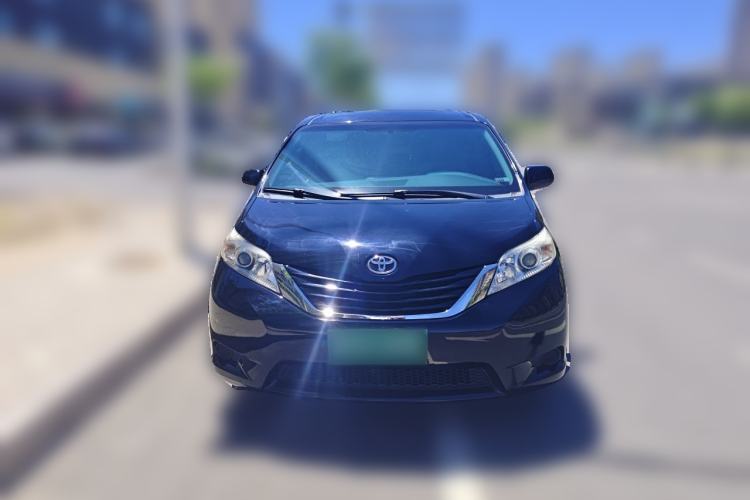 Used Toyota SIENNA 2015 3.5L Two-Wheel Drive LE Front