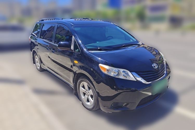 Used Toyota SIENNA 2015 3.5L Two-Wheel Drive LE Front Right 45 Deg