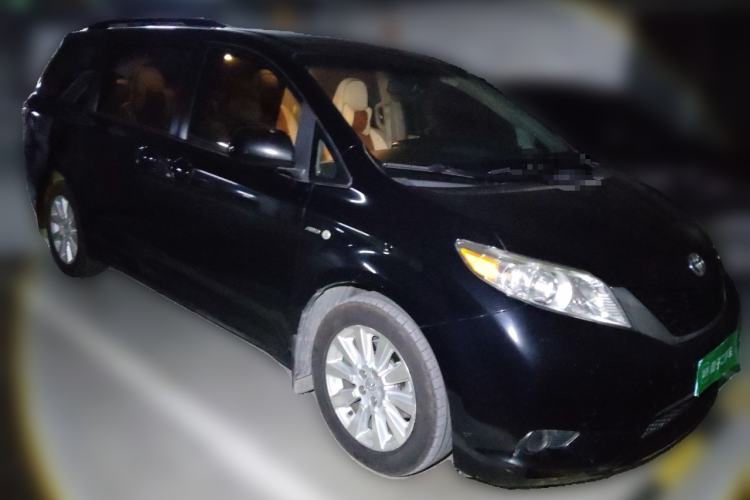 Used Toyota SIENNA 2015 3.5L Four-Wheel Drive L Front Right 45 Deg
