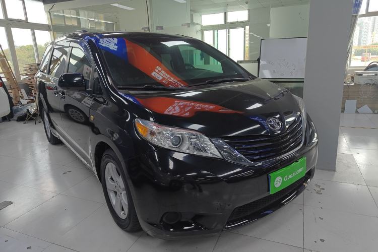 Used Toyota SIENNA 2015 3.5L Automatic 7-Seater Parallel Import Front Right 45 Deg