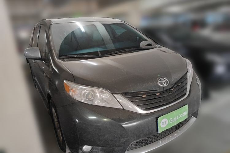 Used Toyota SIENNA 2015 3.5L Two-Wheel Drive LE Front Right 45 Deg