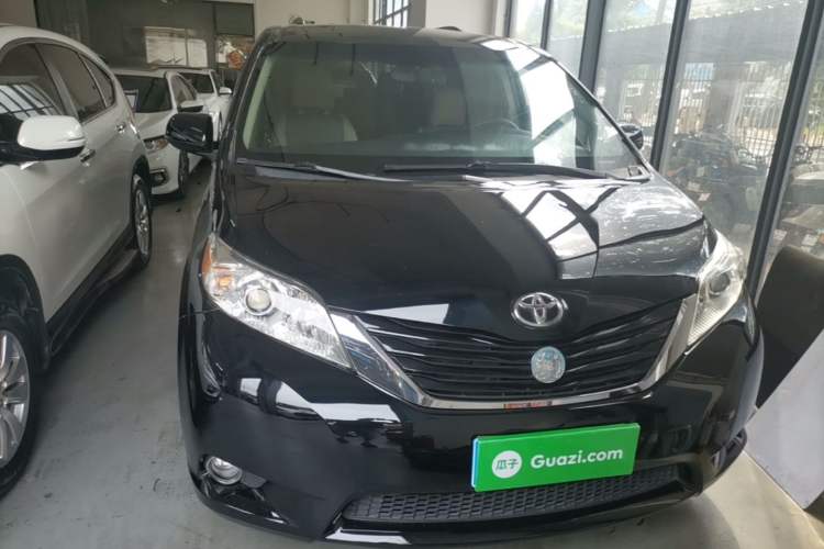 Used Toyota SIENNA 2015 3.5L Two-Wheel Drive LE U.S. Specification Front
