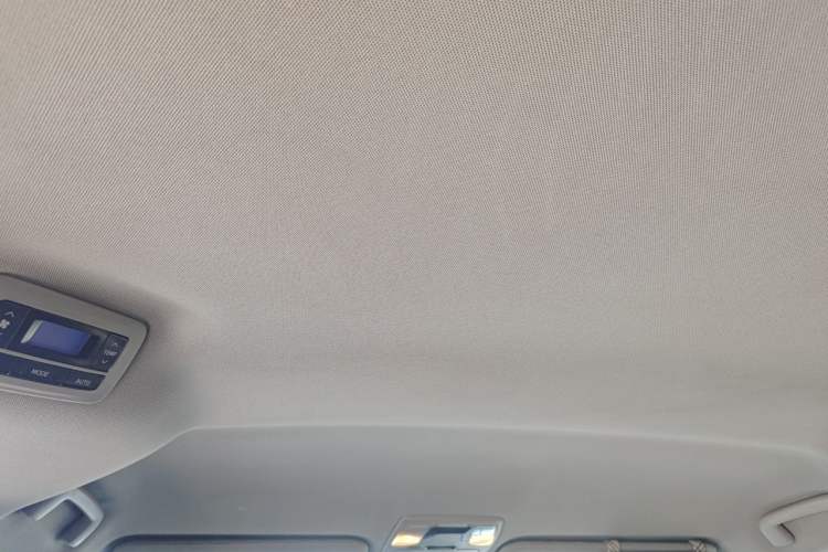 Used Toyota SIENNA 2015 3.5L Two-Wheel Drive LE Headliner
