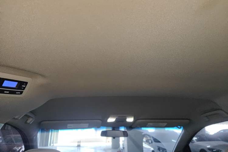Used Toyota SIENNA 2015 3.5L Two-Wheel Drive LE Headliner