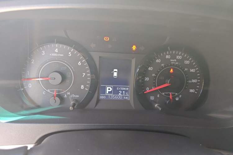 Used Toyota SIENNA 2015 3.5L Two-Wheel Drive LE Instrument Cluster